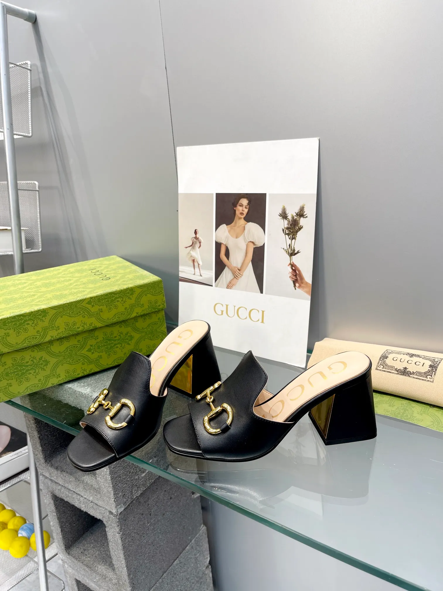 👟👟Ex-factory price 460👟👟 gucci 2024 early spring new thick heel retro shoes with horsebit, Internet celebrity hot sandals, super versatile fashion items. Original 1:1 customized. It is worth mentioning the packaging. This year’s G family’s packaging is really high-end, and the original packaging is presented.  Material: original custom imported oil-waxed ancient soft sheepskin. Lining: high-end customized sheepskin. Italian genuine leather outsole. Heel height: 7.5cm. Heel electroplated gold+covered leather. Size: 34-41 (34, 40, 41 customized)